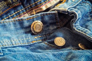 Come togliere il silicone dai jeans